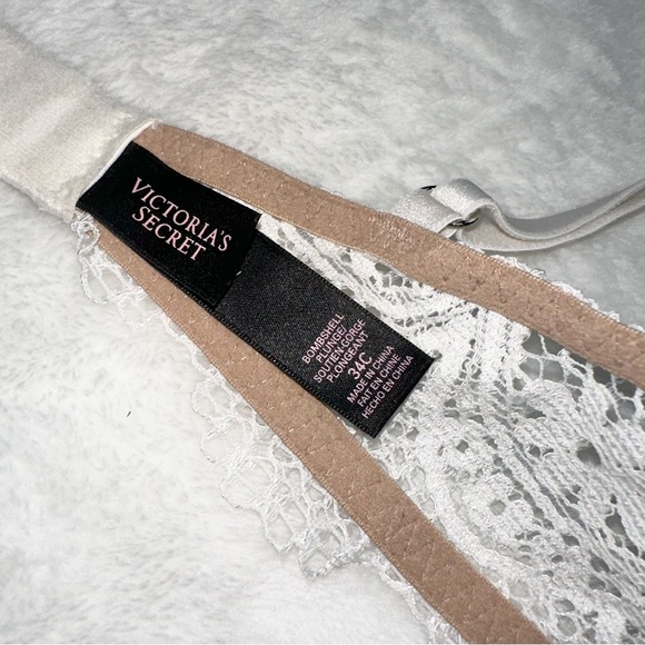 Victoria’s Secret Bombshell Plunge Bra! - Picture 5 of 6